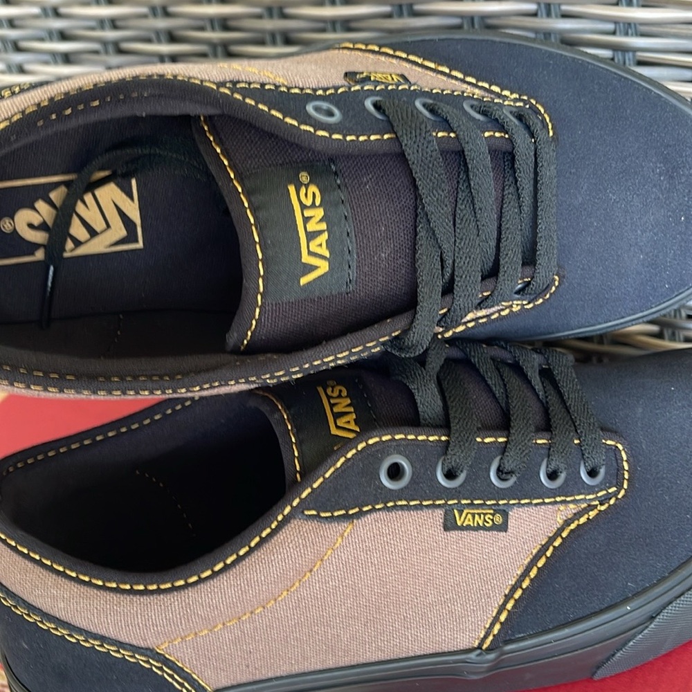 Vans Men’s Atwood
VN000CX8B29
Sneakers
Color: Outcore Phantom/Black - Picture 12 of 16